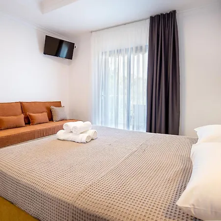 Rodon House Aparthotel-2